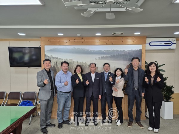 왼) 김성진 와이마트회장,이정선 후원회장(전.광주시교육감),정다현 장애인차별철폐연대전남지회장,김선욱 권익협회장,이상철 보성군부군수,이미애 사회복지과장,박봉순 동신대학교 교수,이복순 권익협회 사무처장